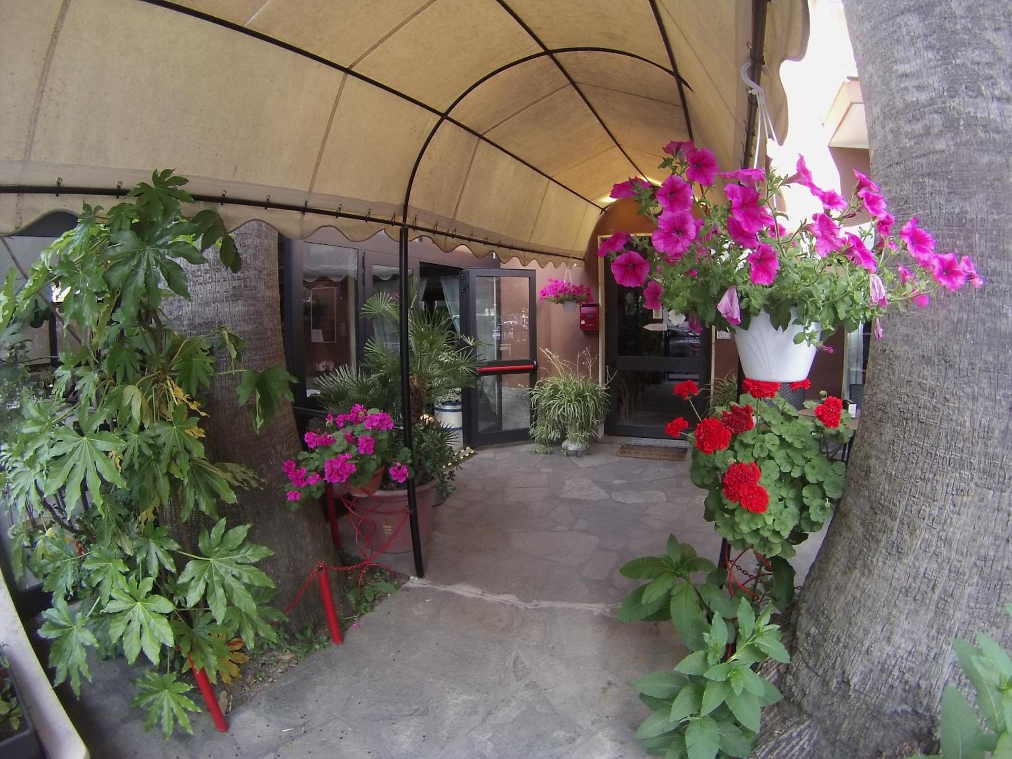 Marina dʼAndora Hotel Jole מראה חיצוני תמונה